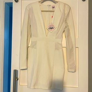 Selfie Leslie White dress